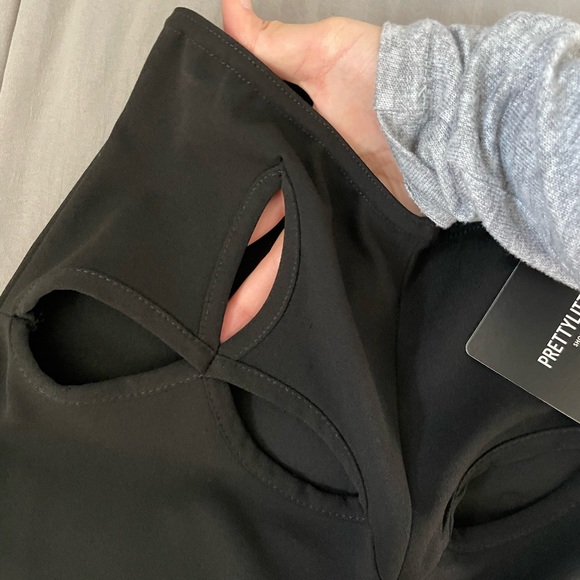 NWT Pretty Little Thing trendy cut out pants - Picture 3 of 6